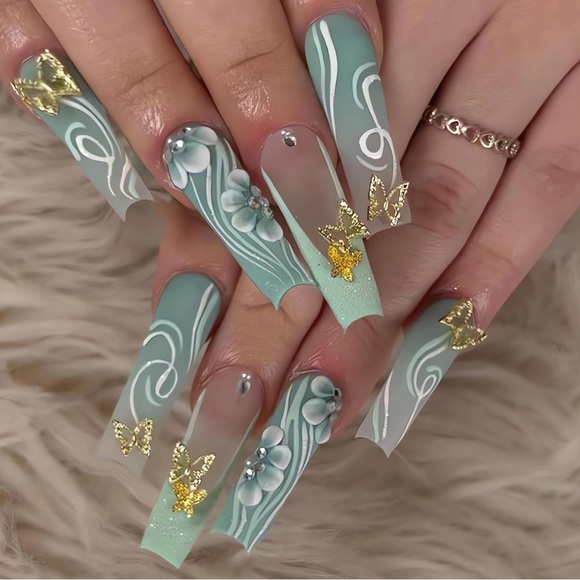 Butterfly Press On Nails - Picture 1 of 2